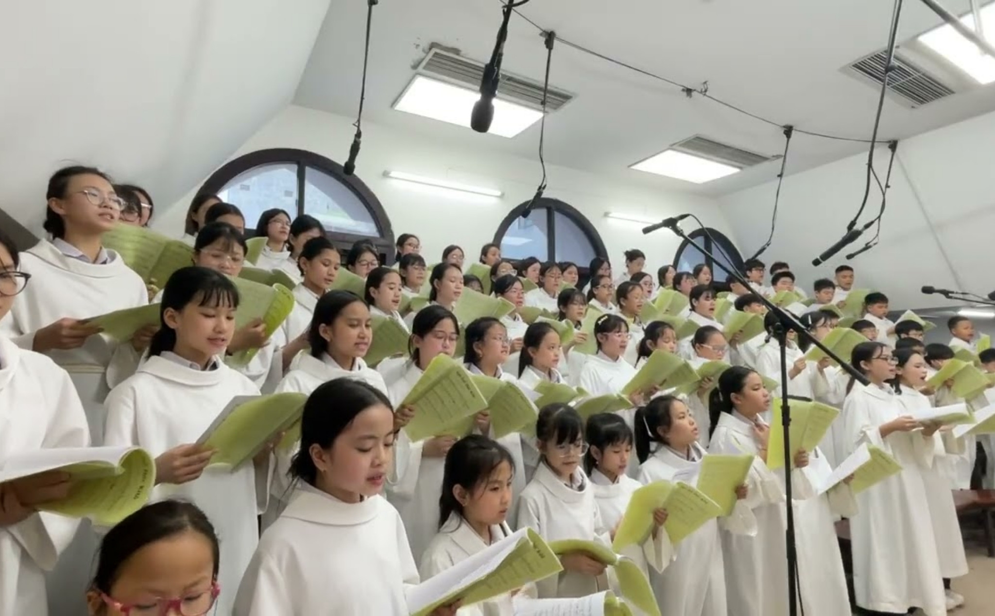 phailamgi_Tủ sách J.H. Newman Giới thiệu sách “Về nhạc thánh hiến”_cv2.jpg