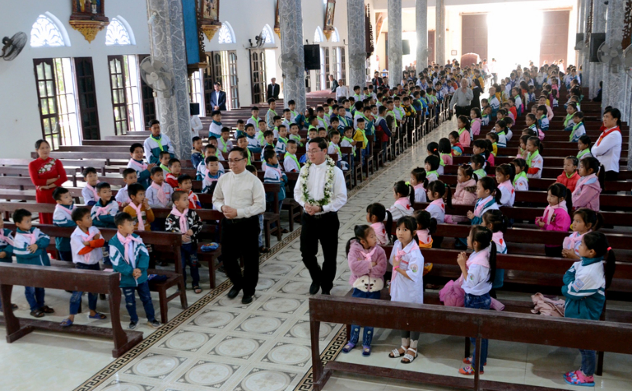 Phailamgi_Vai trò của cha phó xứ dưới góc nhìn Giáo luật 1983_cv1.jpg
