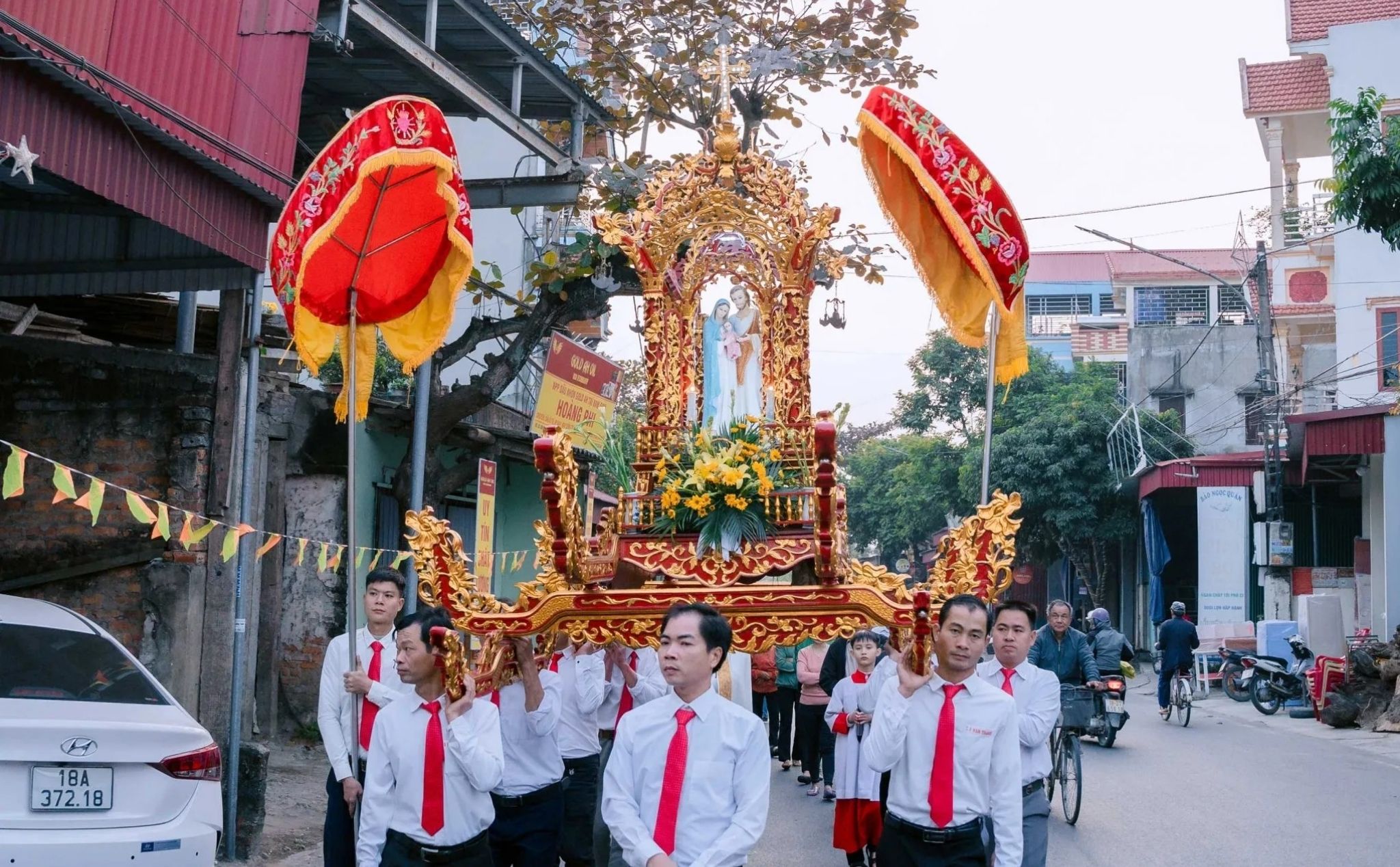 phailamgi_Vòng quanh xứ đạo Khi những hàng ghế nhà thờ dần vắng bóng nam giới trung niên!_2.jpg