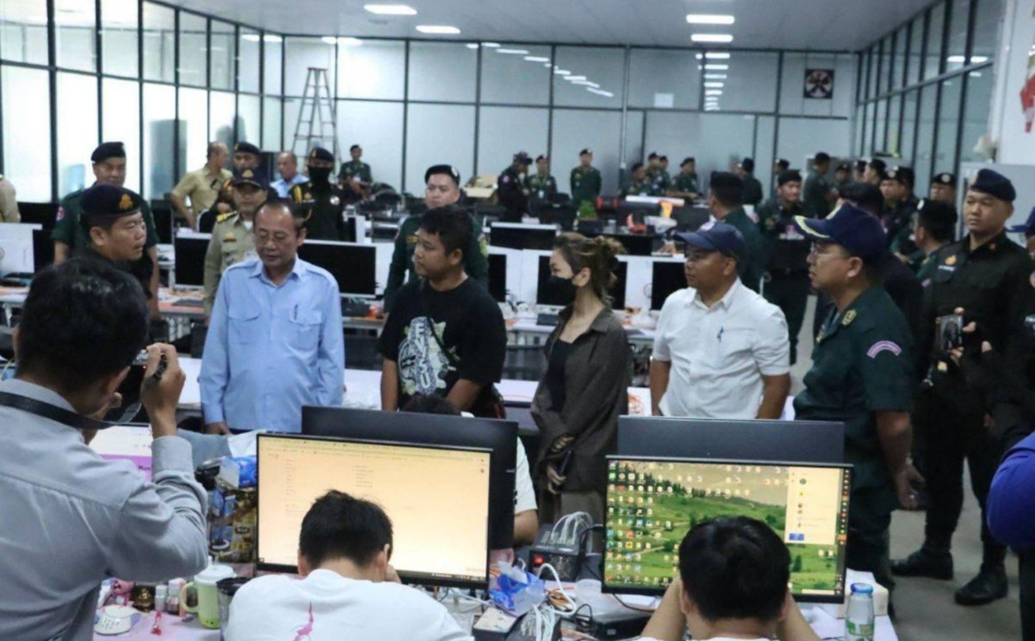 phamlamgi_Bảo vệ nhân vị và đồng hành với người trẻ_cv2.jpg