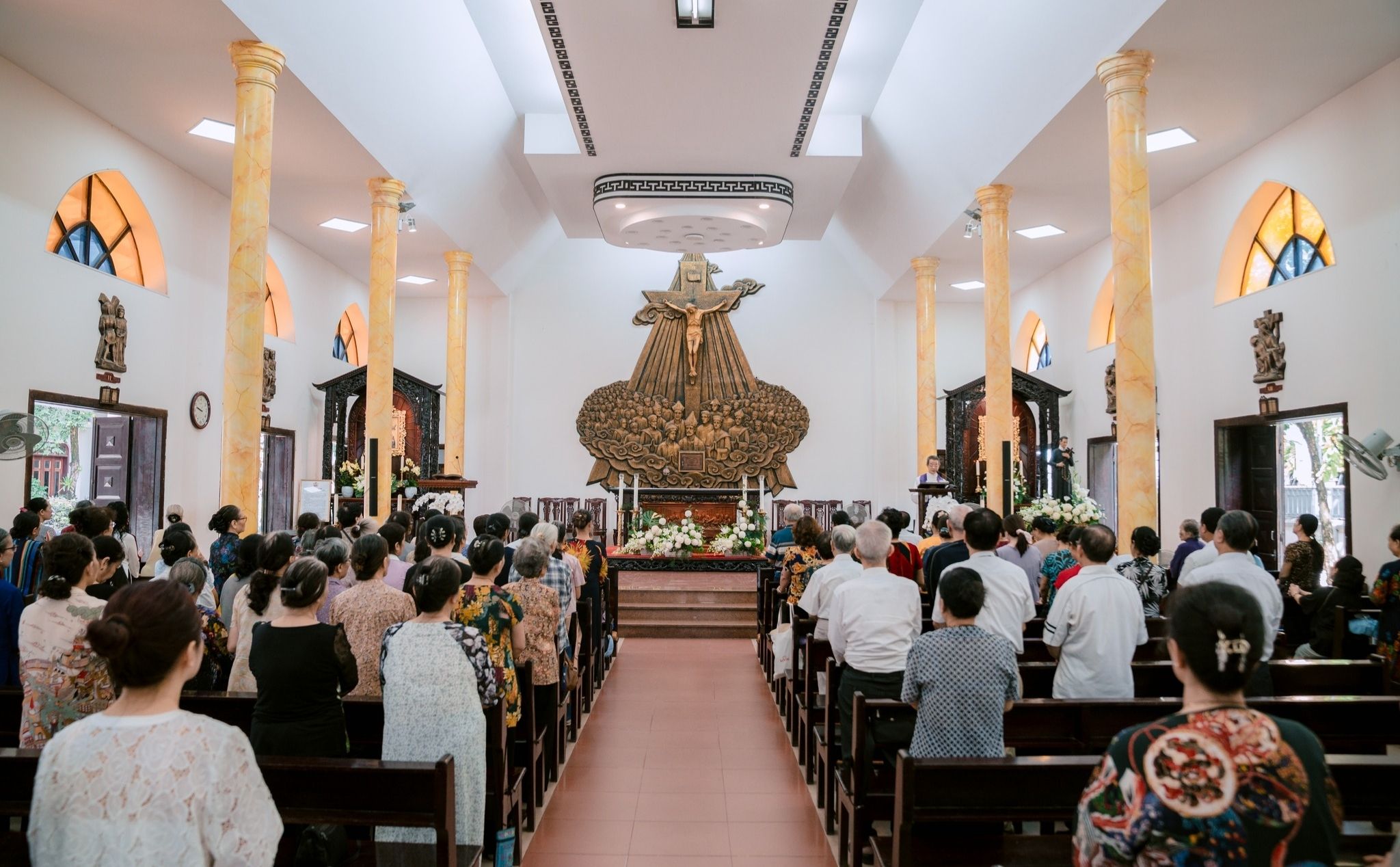 phamlamgi_Công Giáo Đạo của những cuộc viếng thăm dịu dàng_1.jpg