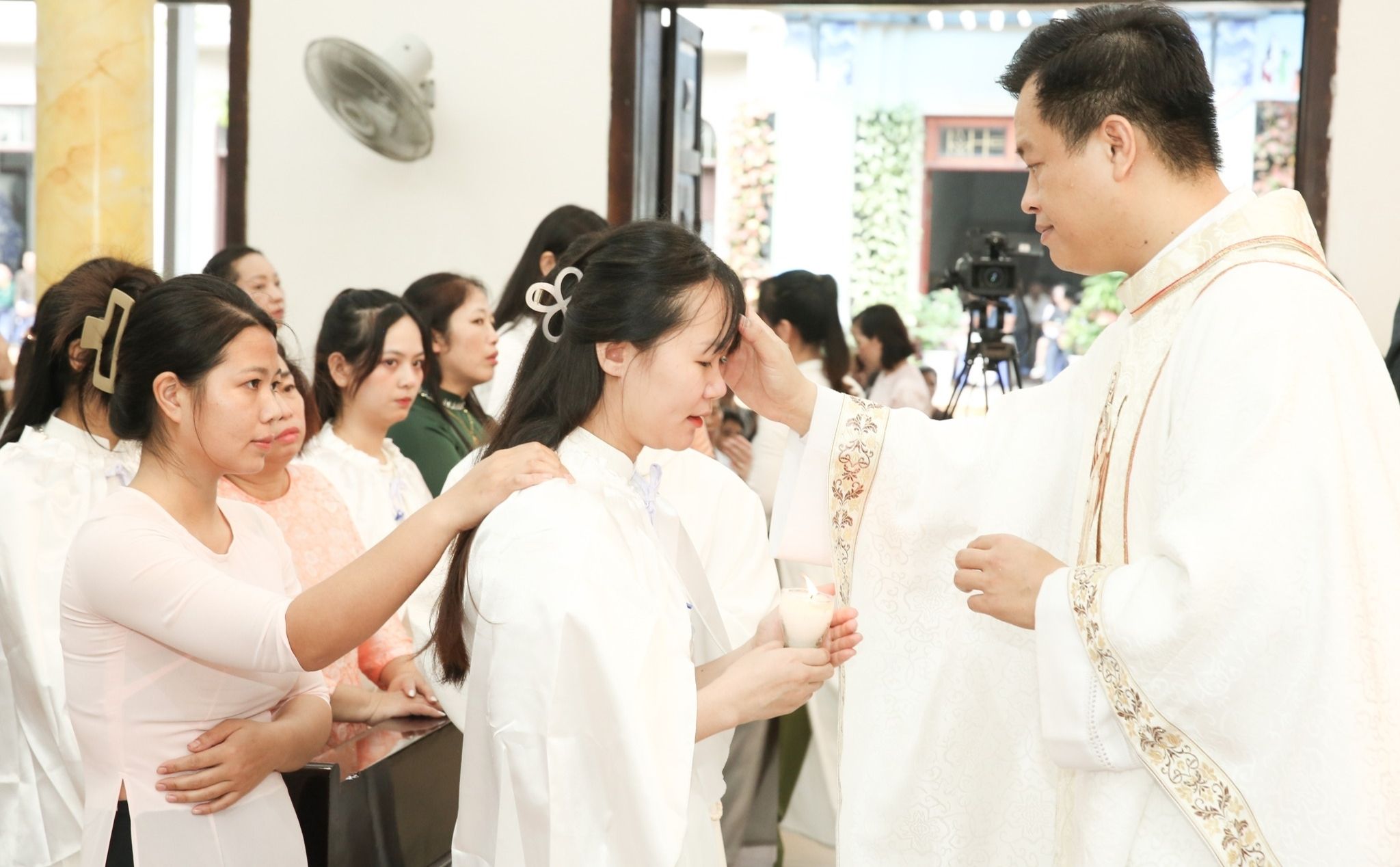 phamlamgi_Những người bên ngoài_cv1.jpg