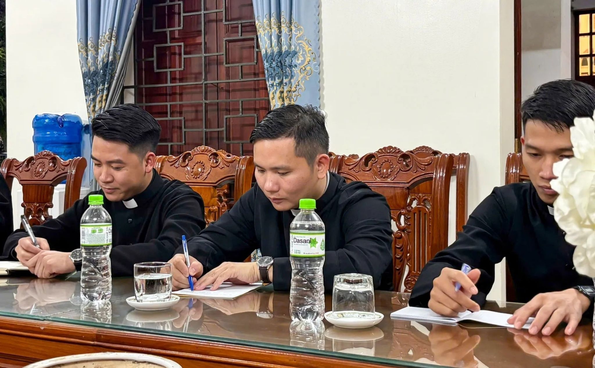 phamlamgi_Ơn gọi không phải một nghề từ lá thư Đức Lêô XIV gửi cho các chủng sinh Pêru đến thự...jpg