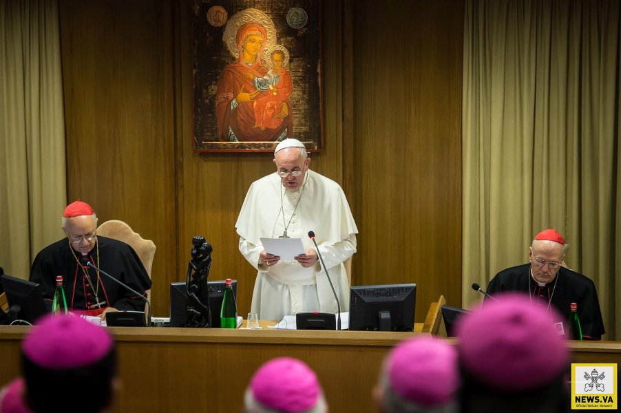 PopeFrancis-05Oct2014-02.jpg