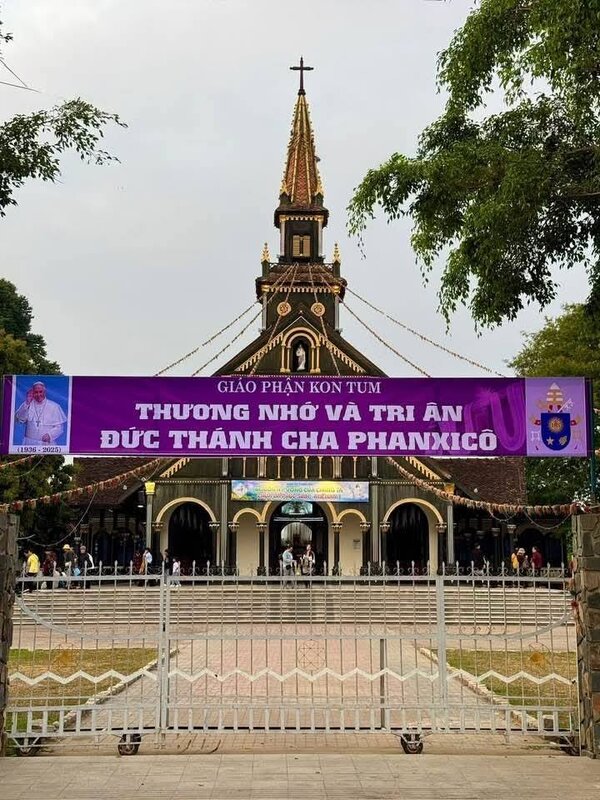 Phailamgi_Giáo dân Việt Nam cầu nguyện cho Đức Thánh Cha Phanxcico_cv13.jpg