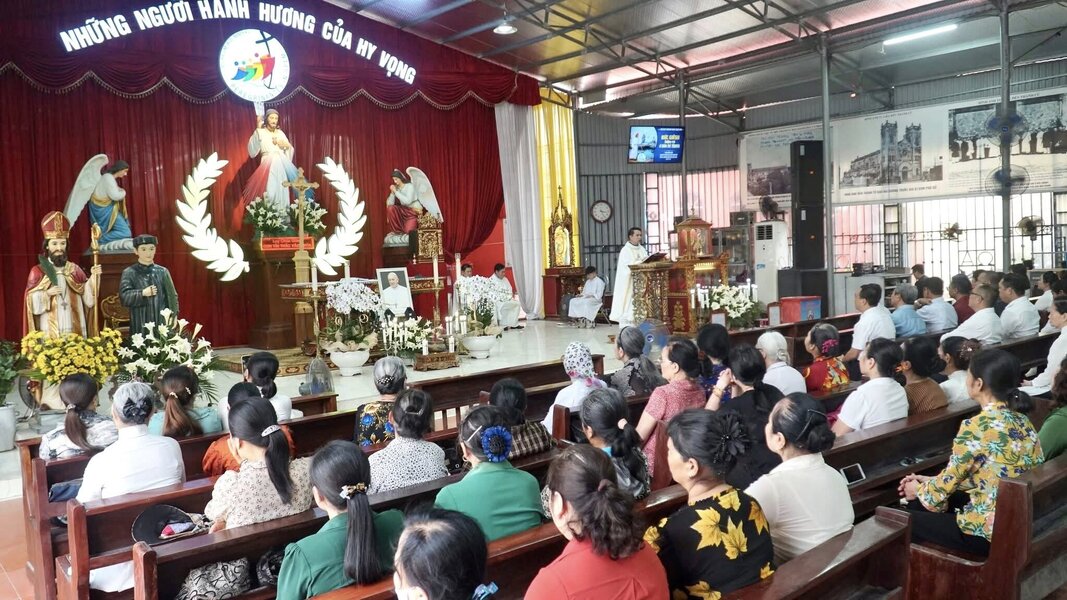 Phailamgi_Giáo dân Việt Nam cầu nguyện cho Đức Thánh Cha Phanxcico_cv26.jpg