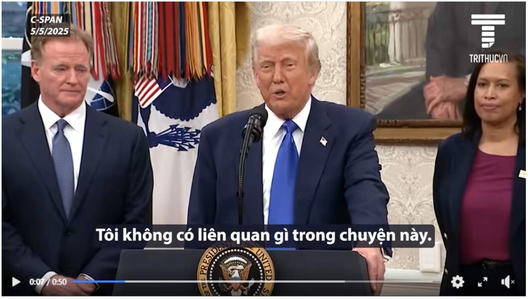Phailamgi_Trump nói về bức ảnh mặc bộ đồ giáo hoàng_cv2.jpg