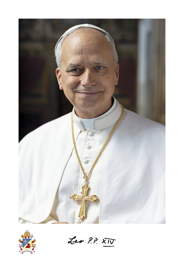 Foto-Ufficiale-Papa-Leone-XIV_Copyright-VATICAN-MEDIA.jpg