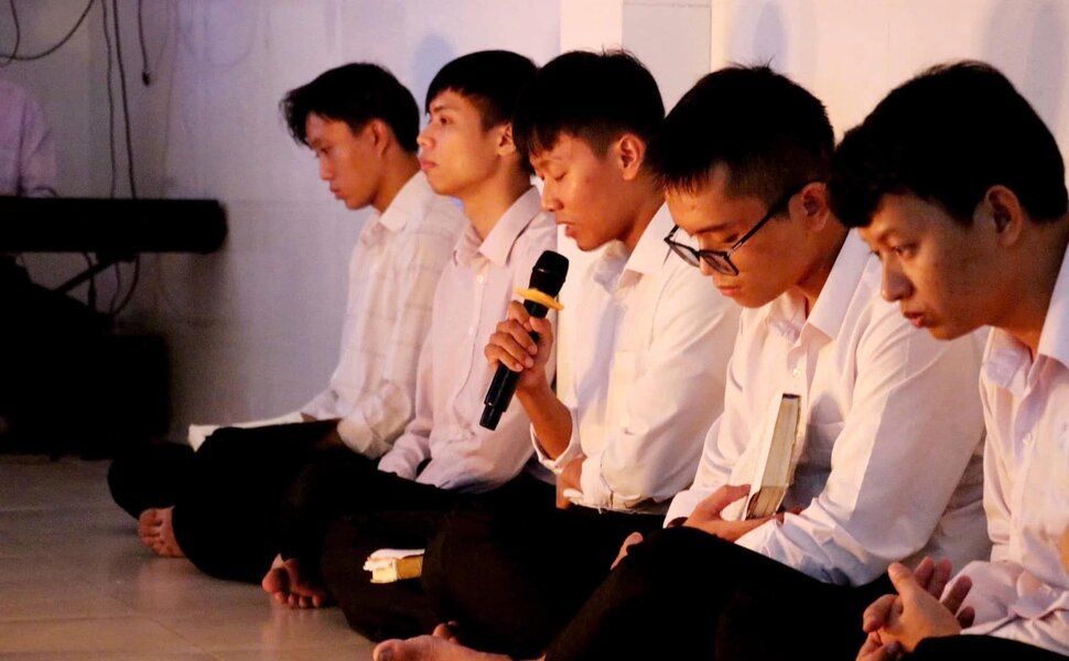 phailamgi_Nếu đã đi tu, thử tưởng tượng 5 năm nữa chúng ta sẽ ra sao nhé!_cv1.jpg