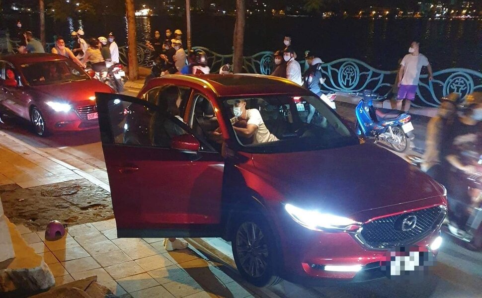 Phailamgi_tại sao người ta thích hóng hớt_cv.jpg