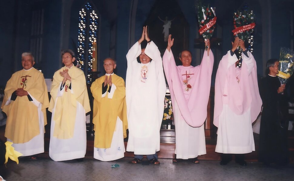 phailamgi_Cha Giuse Vũ Ngọc Bích Ngọn đền chầu bên bàn thờ Đức Mẹ Hằng Cứu Giúp Thái Hà_4.jpg