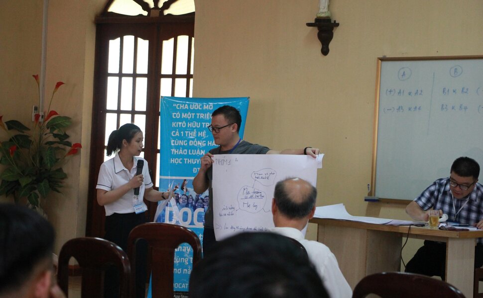 Phailamgi_Khi các linh mục lắng nghe giáo dân_cv1.JPG