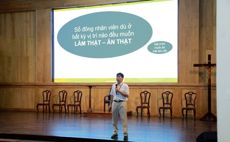 Phailamgi_Giáo hội Công giáo Việt Nam và sứ mạng giáo dục lương tâm trong kinh doanh_cv1.jpg