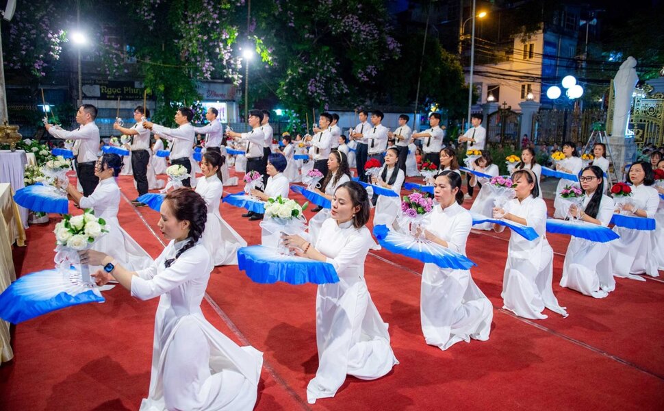phailamgi_Vì sao tháng Năm được dành kính Đức Mẹ_cv2.jpg