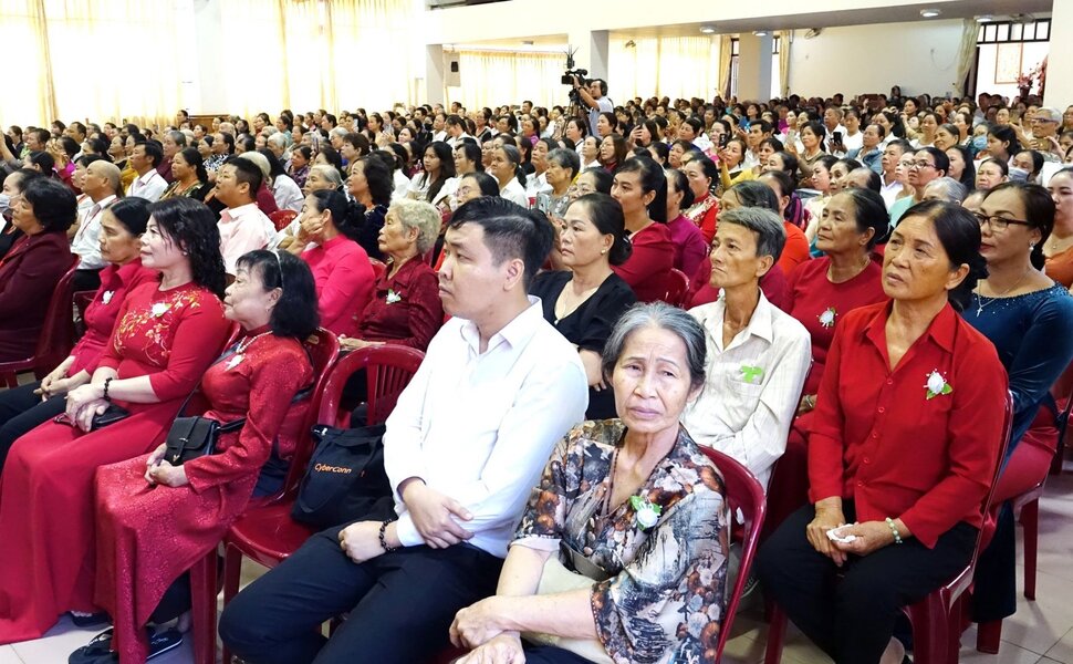 phailamgi_Cha mẹ đỡ đầu của các linh mục - tu sĩ, một mẫu gương từ Bangladesh_cv2.jpg