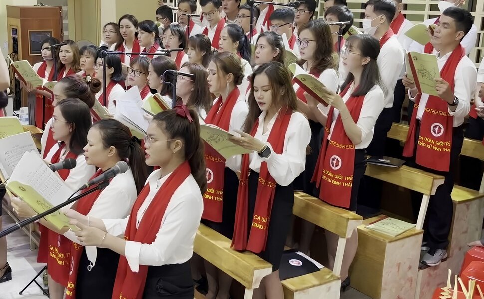 phailamgi_Ca đoàn cần chấm dứt việc đeo dây Stola như linh mục_cv1.jpg