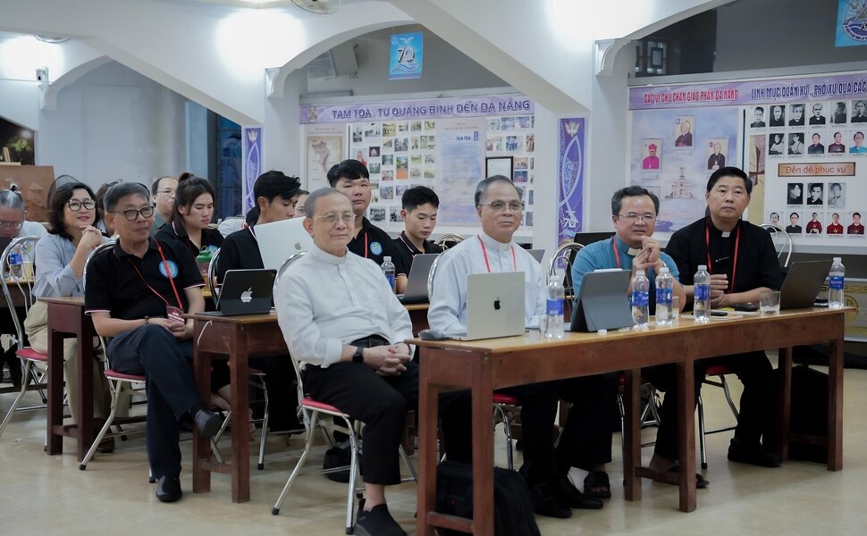phailamgi_Giáo hội dạy gì về quyền tự do ngôn luận trên mạng xã hội_cv1.jpg