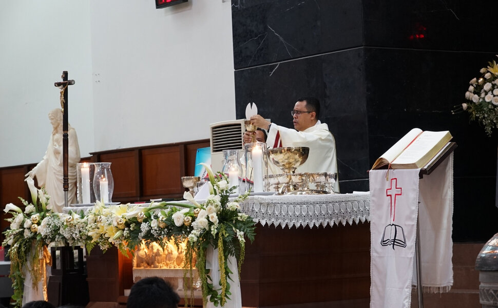 phailamgi_Giáo luật nói gì về những việc được làm và bị cấm trên gian cung thánh_1.jpg