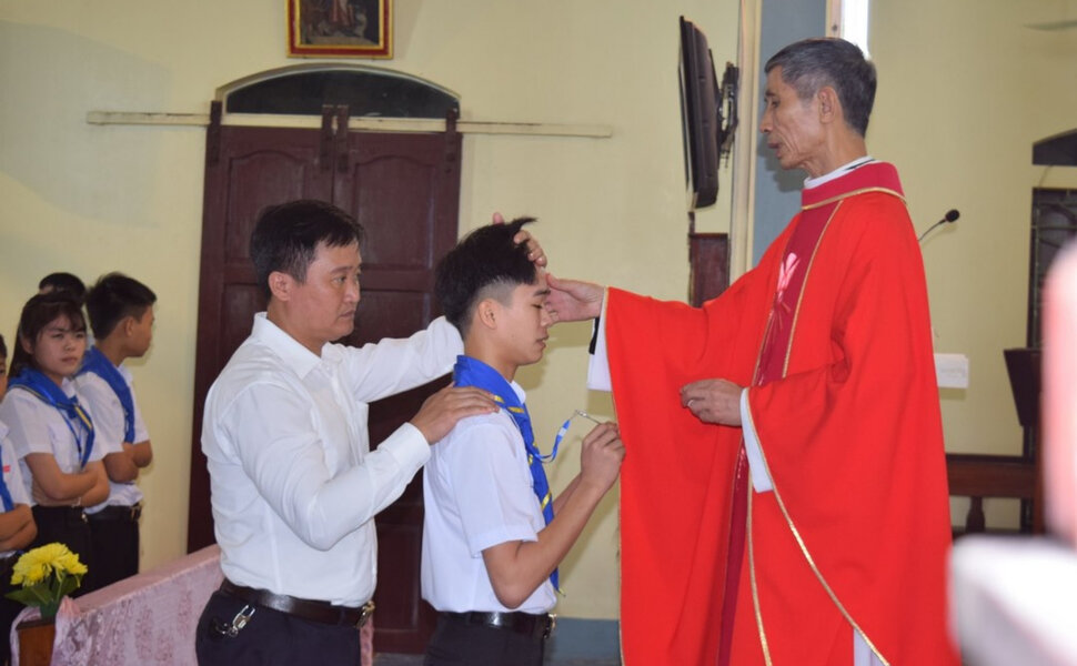 phailamgi_Trong trường hợp nào linh mục được phép ban Bí tích Thêm sức_cv1.jpg