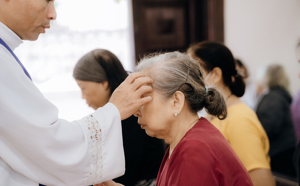 phailamgi_Bí tích Xức dầu bệnh nhân Không phải chỉ dành cho người hấp hối_cv2.jpg