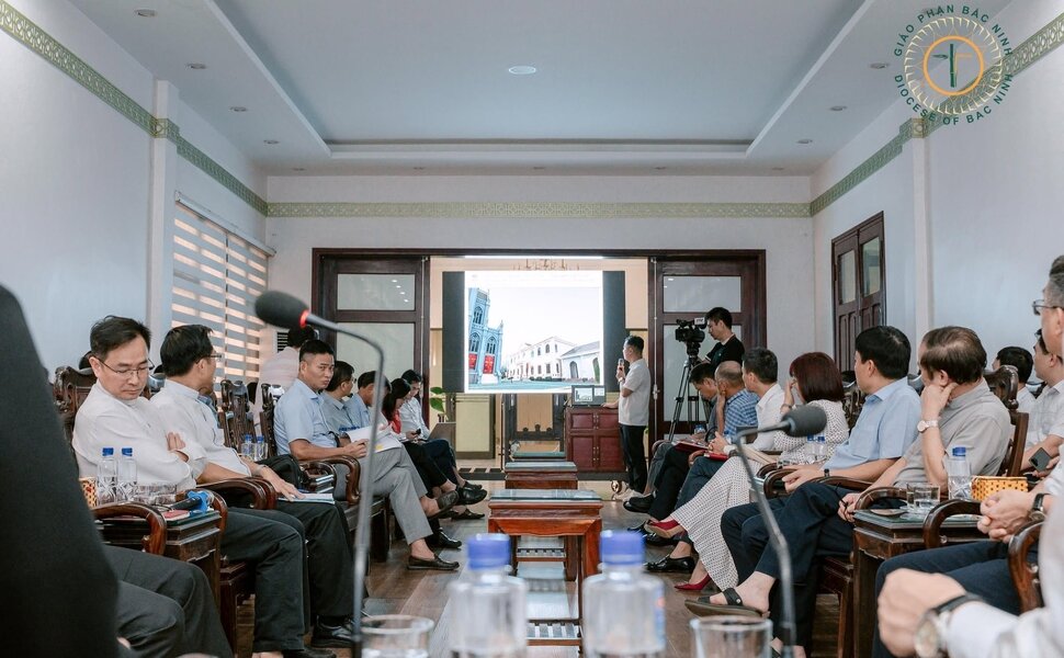 phailamgi_Chính quyền Tỉnh Bắc Ninh gặp Tòa Giám mục Bắc Ninh để tháo gỡ những khó khăn của ng...jpg