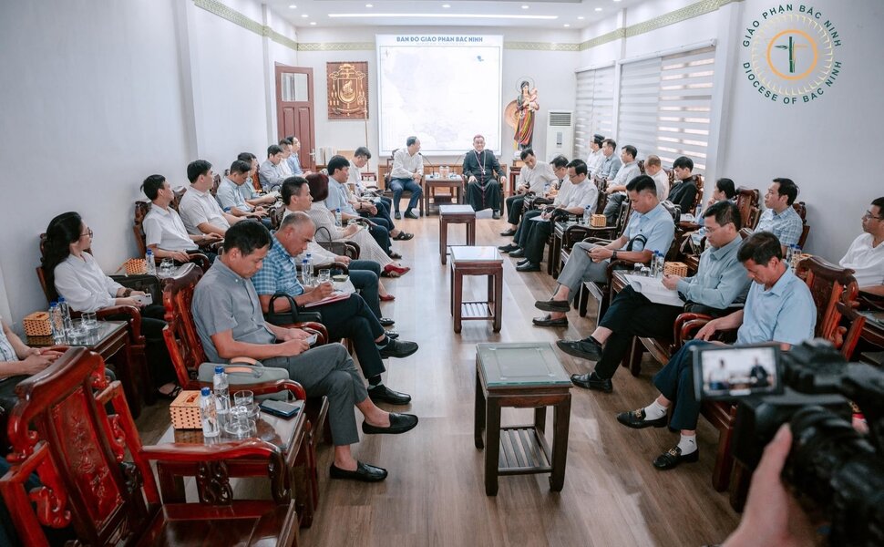 phailamgi_Chính quyền Tỉnh Bắc Ninh gặp Tòa Giám mục Bắc Ninh để tháo gỡ những khó khăn của ng...jpg