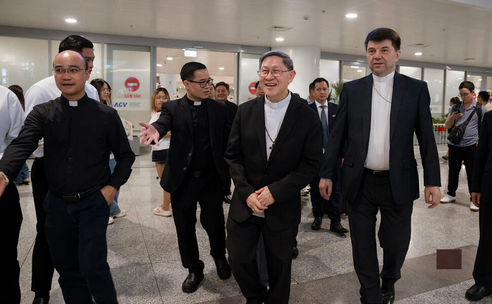 phailamgi_Đức Hồng y Luis Antonio G. Tagle, Đặc sứ của Đức Thánh cha đã tới Việt Nam_cv2.jpg