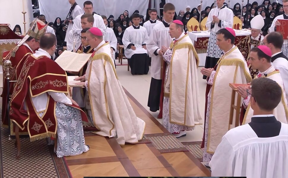 phailamgi_SSPX truyền chức bốn giám mục không phép, bất chấp lời khẩn cầu của Đức Lêô XIV_cv1.jpg