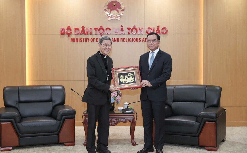 phailamgi_ ĐHY Luis Antonio Tagle làm việc với Bộ Dân tộc và Tôn giáo Việt Nam_cv1.jpg