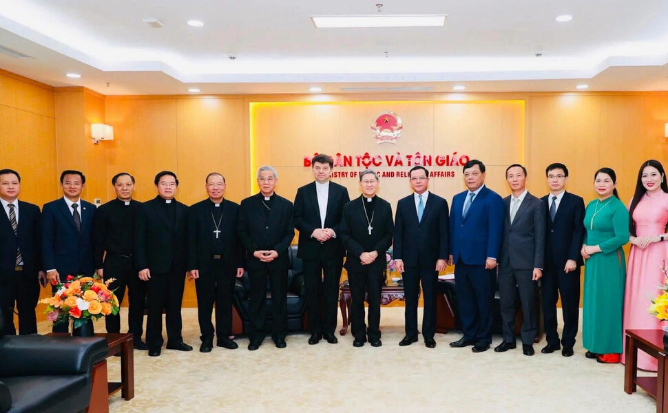 phailamgi_ ĐHY Luis Antonio Tagle làm việc với Bộ Dân tộc và Tôn giáo Việt Nam_cv2.jpg