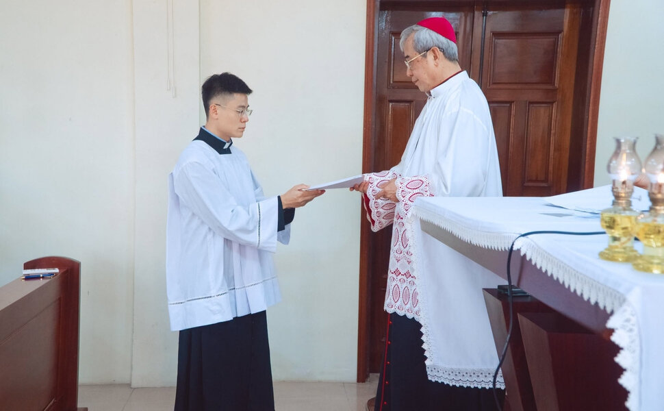 phailamgi_Khủng hoảng tại giáo phận Vinh thử đi tìm mối tương quan giữa quyền bính và vâng phụ...jpg
