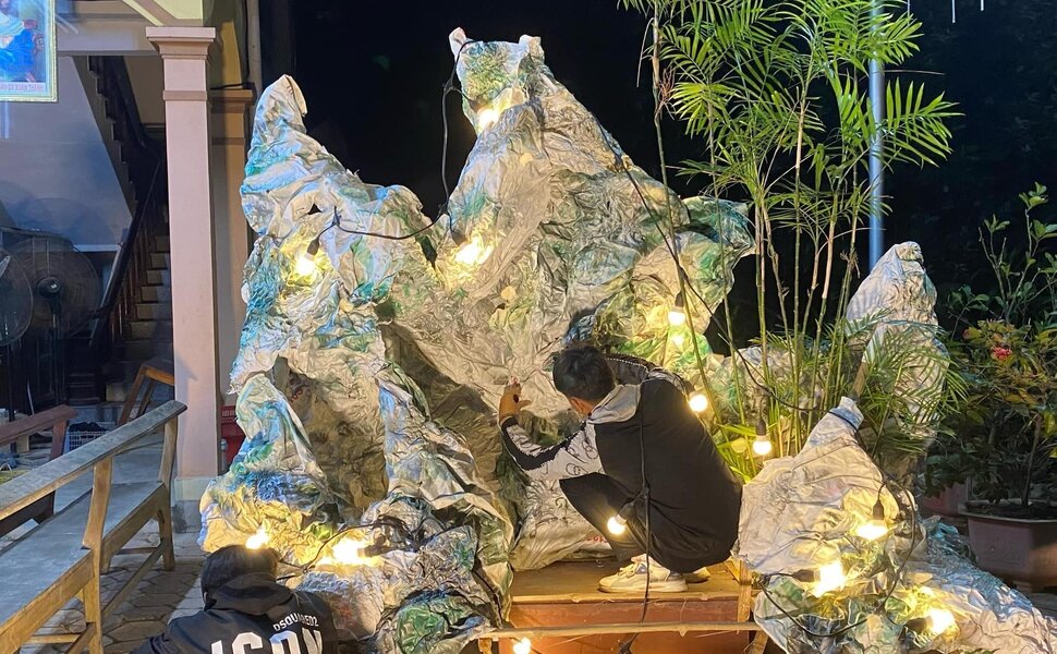 phailamgi_Tại sao Giáng sinh người ta làm hang đá, trong khi Chúa được sinh ra nơi chuồng bò_cv1.jpg
