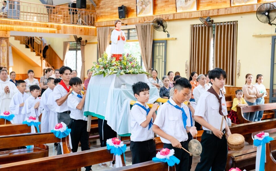phailamgi_Noi gương Thánh Đaminh Saviô Người bạn đồng hành của giới trẻ Công giáo_cv1.jpg