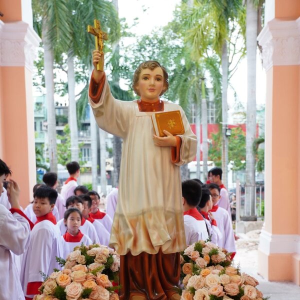 phailamgi_Noi gương Thánh Đaminh Saviô Người bạn đồng hành của giới trẻ Công giáo_1.jpg